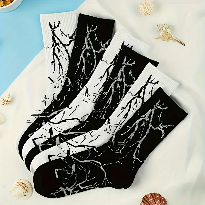 4 Paar modische Herren-Socken mit Blitz-Graffiti-Mittelrohr in Schwarz und Weiß, täglich weiche und bequeme Paar-Freizeitsocken