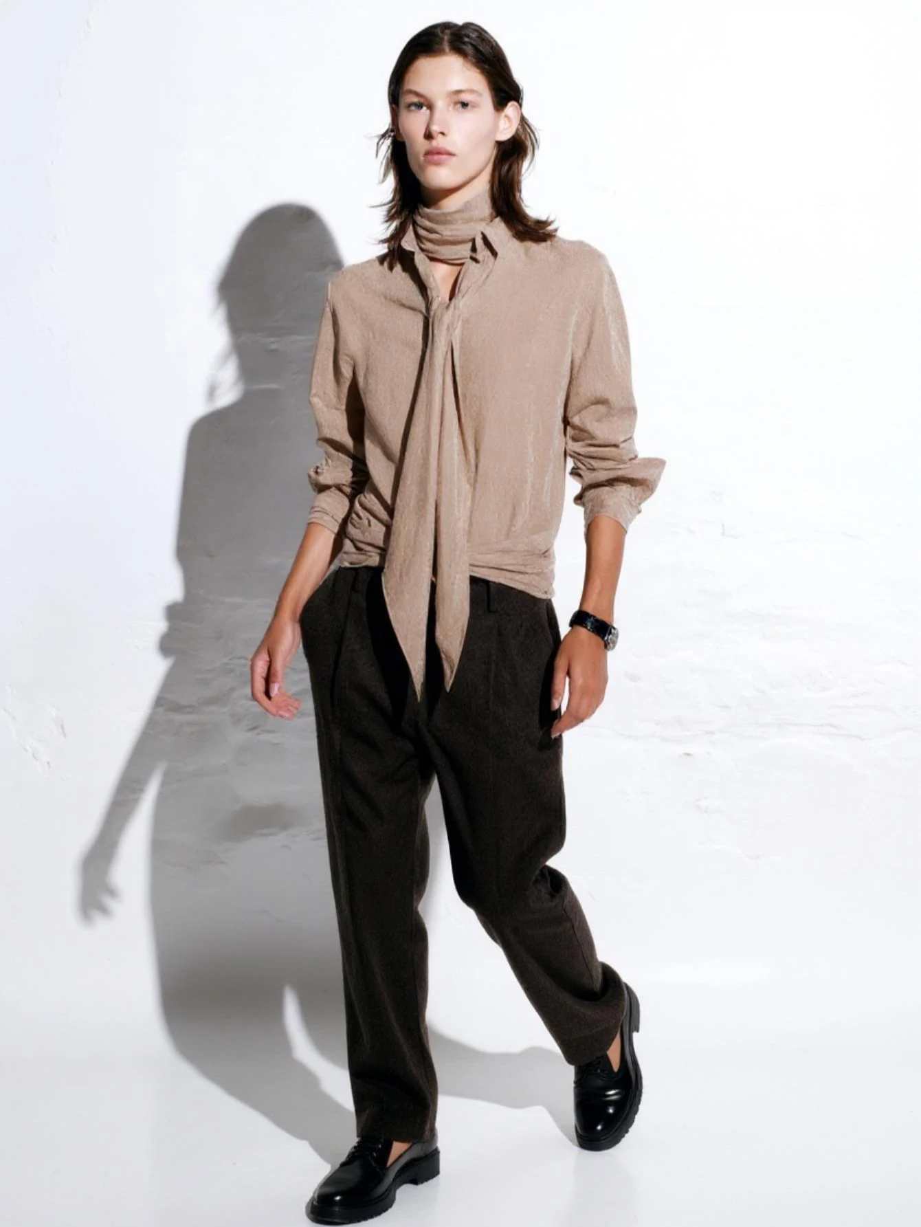 レディース 長袖 ラペルシャツ レギュラーフィット カジュアル ファッション 無地 秋冬 日常着