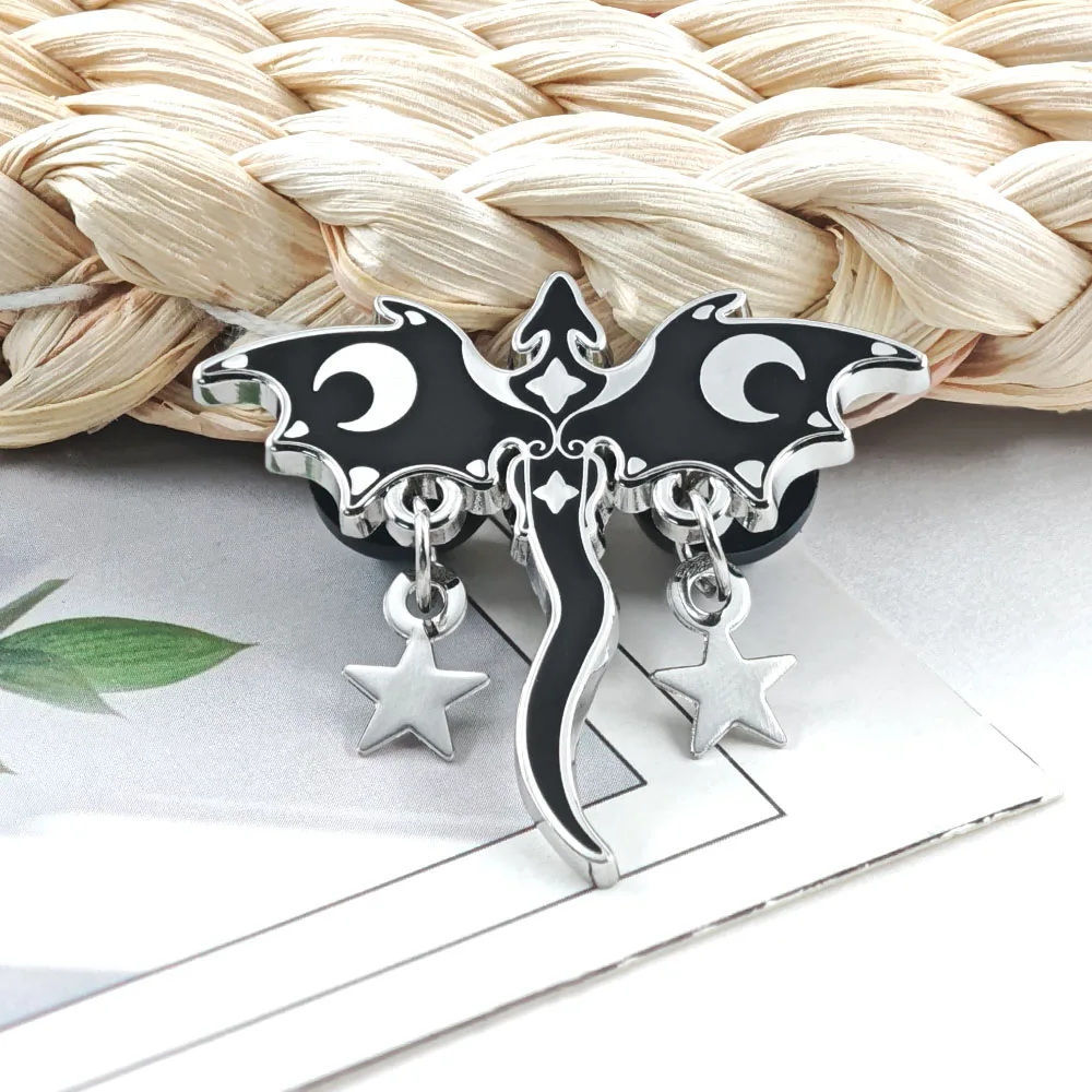 Gotische schwarze Drachen-Emaille-Pins, baumelnde Stern- und Halbmond-Broschen, Hexen-Mythische Hängeketten-Reversnadeln, coole Schmuckgeschenke – Detail 8