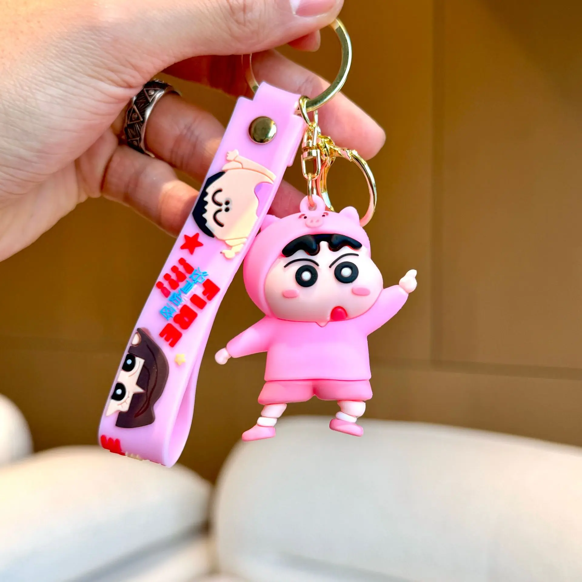 1PCS für Shin-Chan Schlüsselbund Cartoon Cross Dressing Schlüssel Schnalle Comic Peripherie Rucksack Transformation Geschenke Kind