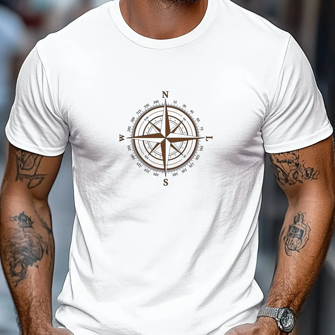 Camiseta Casual de Manga Corta Color Granate para Hombre con Gráfico de Brújula Blanca, Corte Regular, Cuello Redondo, Ropa Cómoda para Hombre para Todas las Temporadas