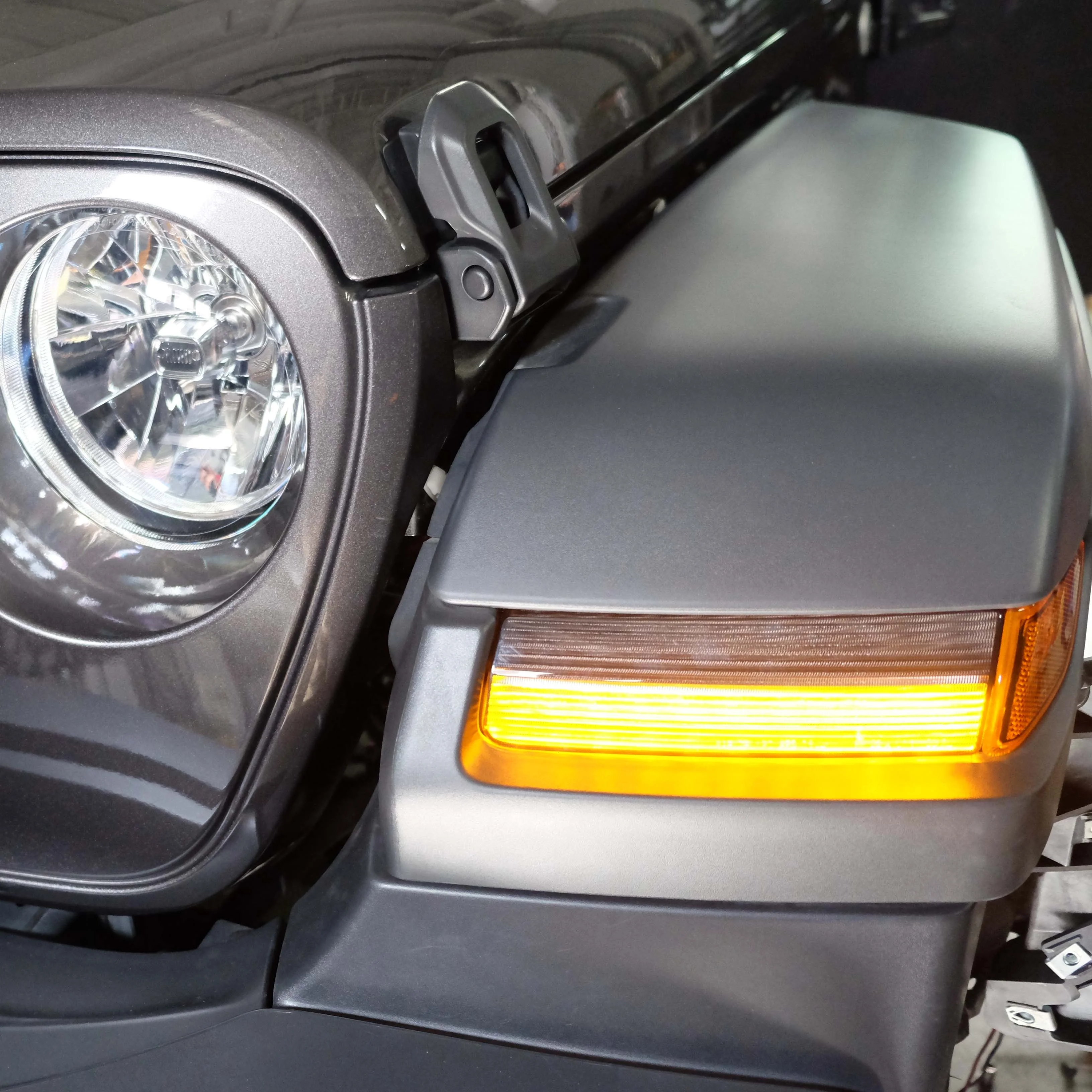 Żółte lampy LED na błotniki do Jeep JL 2018-2020