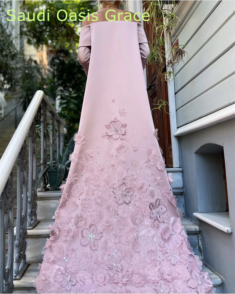 Abito da sera elegante in raso rosa personalizzato moderno scollo a barca con spalle scoperte maniche lunghe abito da festa abiti da celebrità di moda