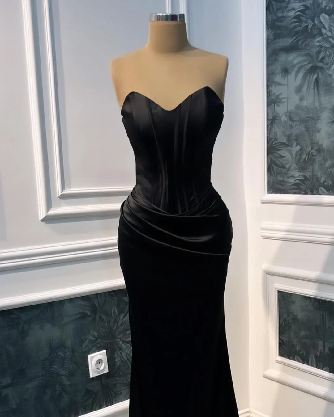 Black Mermaid Evening Dresses For Wedding V-Neck Off Shoulder Pleats Satin Celebrity Prom Dress Backless Bodycon Party Gowns