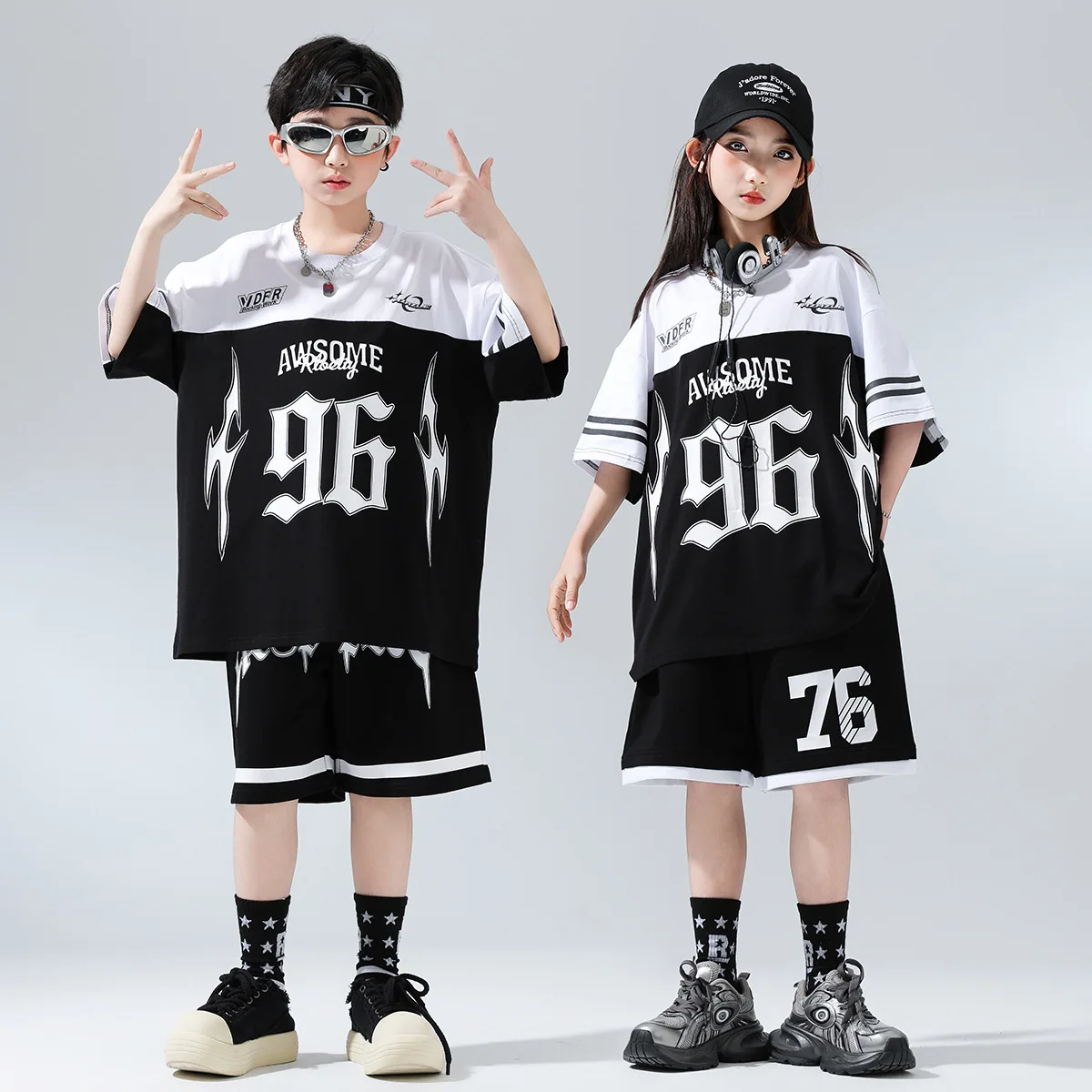 طفل Kpop الهيب هوب الملابس أبيض أسود المتضخم تي شيرت أعلى عارضة الشارع الصيف السراويل لفتاة صبي الجاز ملابس رقص الملابس