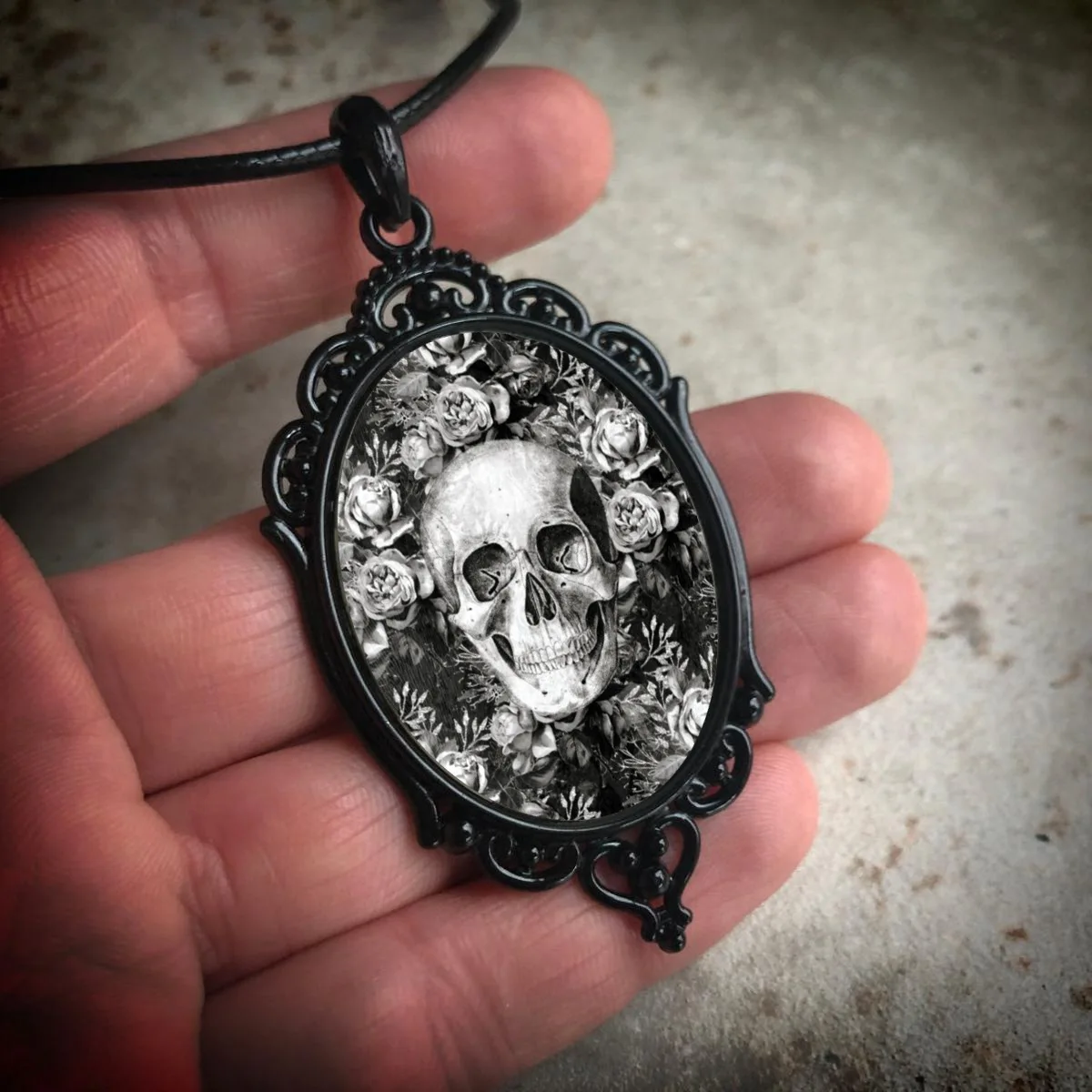 Gothic Horror Skull Necklace Fashion Pagan Witchcraft Jewelry Vintage Lover Flowers Skull Witch Pendant Rope Chain Glass Choker