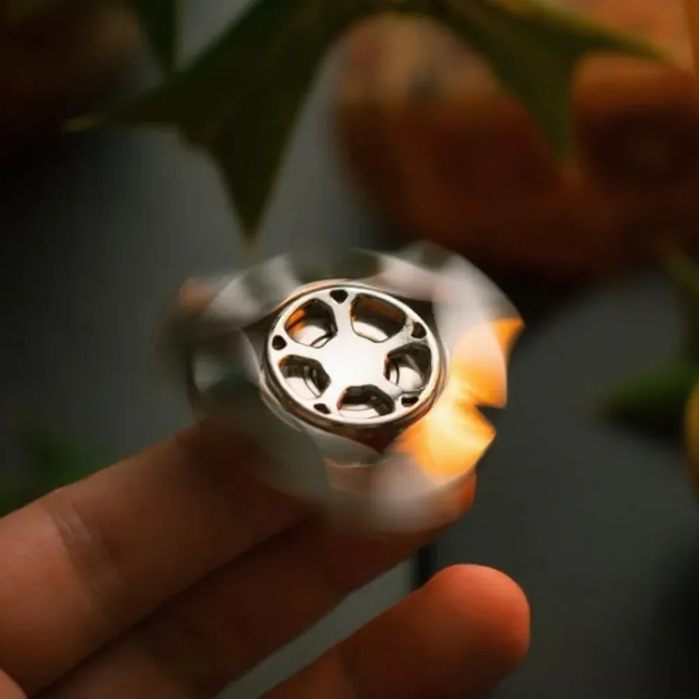 YIJIE EDC Medusa Three-Bladed Fidget Spinner Anti-stress Toys Novelty Toy Handling Feel Metal Fidget Toy