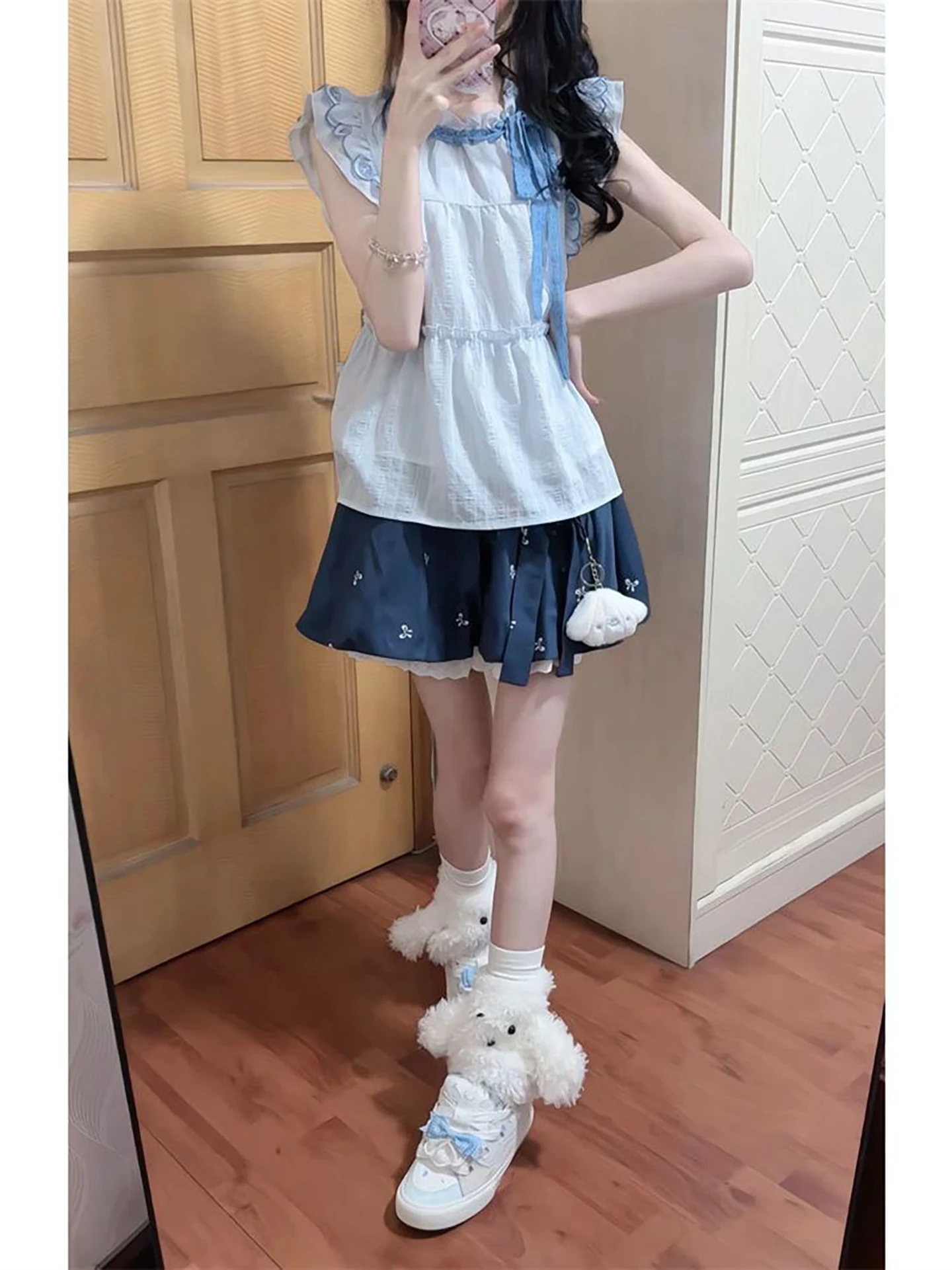 

Sweet Blue Sleeveless Top And Elastic Short Skirt Two-Piece Set for Young Women Fashionable Casual Outfit That Highlights Skin