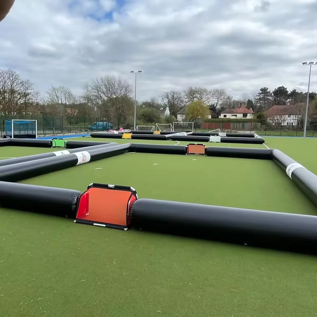 

Прямая продажа с фабрики, футбольные поля с воздушным шагом, воздушный плотный надувной футбольный забор на заказ и прокат, бизнес-футбольный столб на заказ