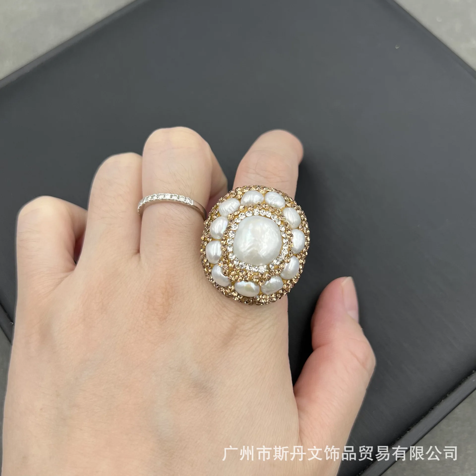 

Natural baroque pearl, European and American personalized fashion color retention real source ring
