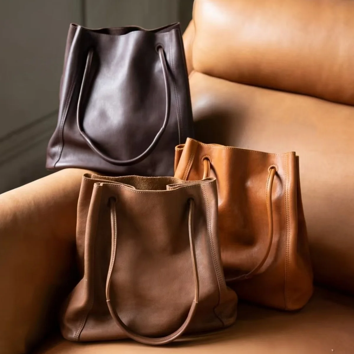 

Soft Leather Bucket Tote Bag Retro Crossbody Commuter Tote Large Capacity Mother-and-Child Tote Set Portable