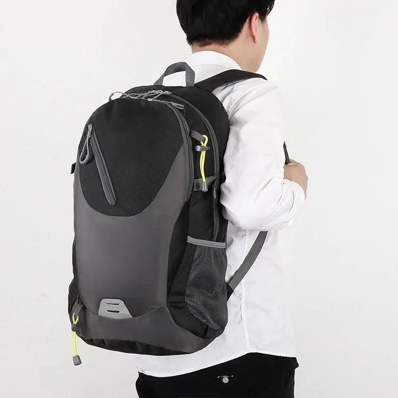 Mochila de viagem impermeável para homens e mulheres, bolsa clássica de esporte ao ar livre, patchwork casual, alta qualidade, 40L