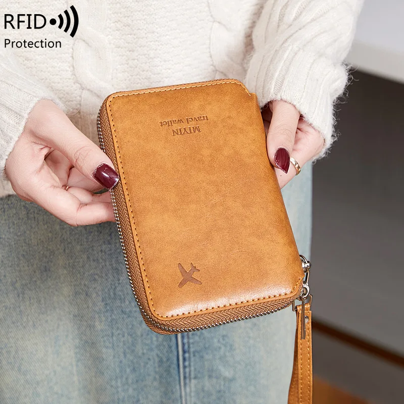 Minimalist and Fashionable RFID Passport Holder Multifunctional PU Leather Travel Accessory Passport Holder Wallet Holder Unisex