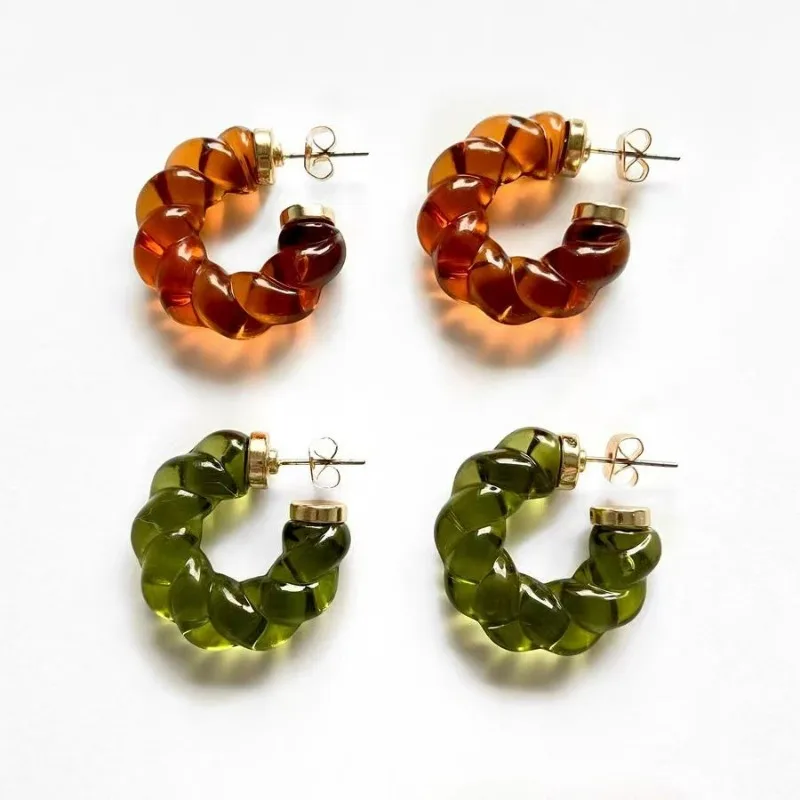 

Autumn Winter French Retro Niche Design Spiral Wire Kinking Hoop Earrings Individuality, Unique Light Luxury High-end Feeling