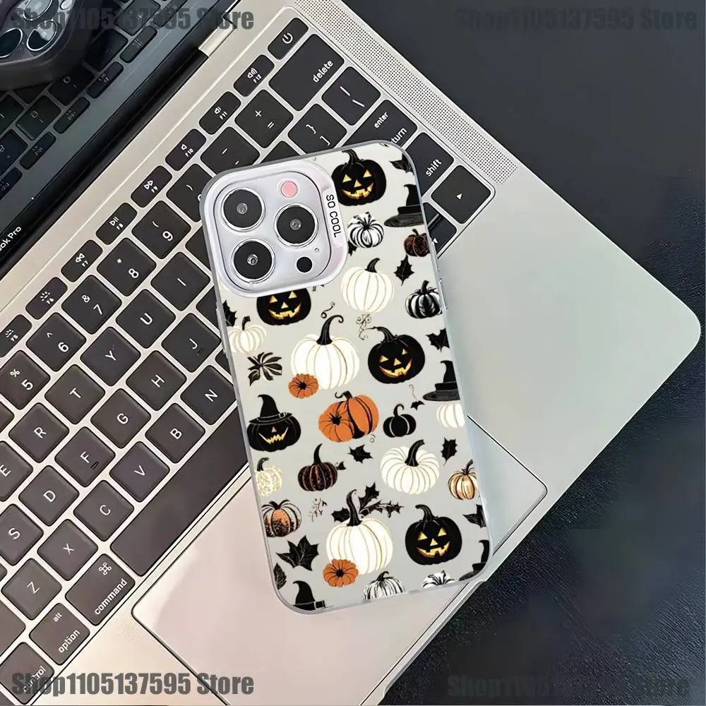 حافظة هاتف على شكل جمجمة اليقطين اللطيفة للهالوين لهواتف iPhone 17,16,15,14,13,12,11,Pro,XS,Max,Plus,Mini,SE4,E غطاء أبيض غير لامع مقاوم للصدمات