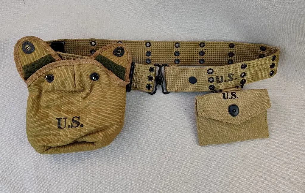 استنساخ الحرب العالمية الثانية WW2 معدات الجيش الأمريكي M1936 حزام وغطاء مقصف M1910 مع حقيبة الإسعافات الأولية لعام 1942
