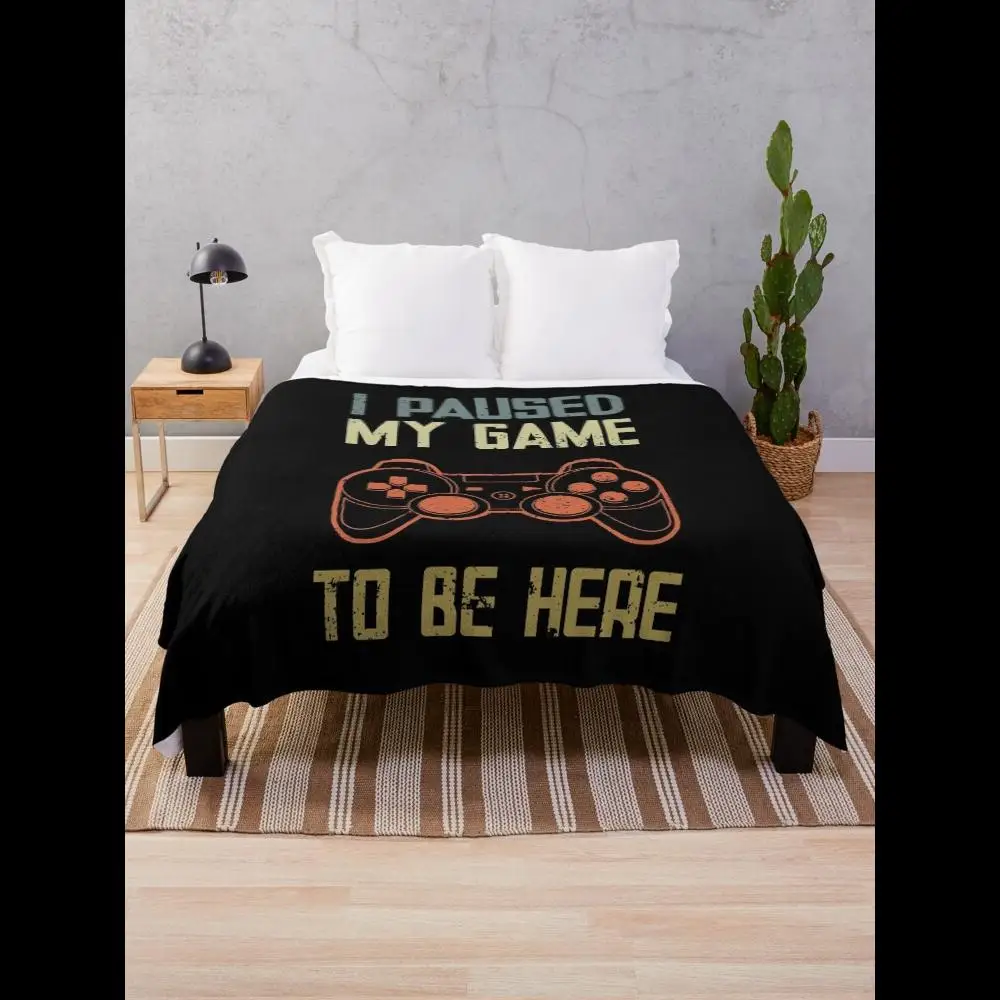 

Я приостановил свою игру, чтобы быть здесь. Забавное подарочное одеяло для уютных игровых ночей.