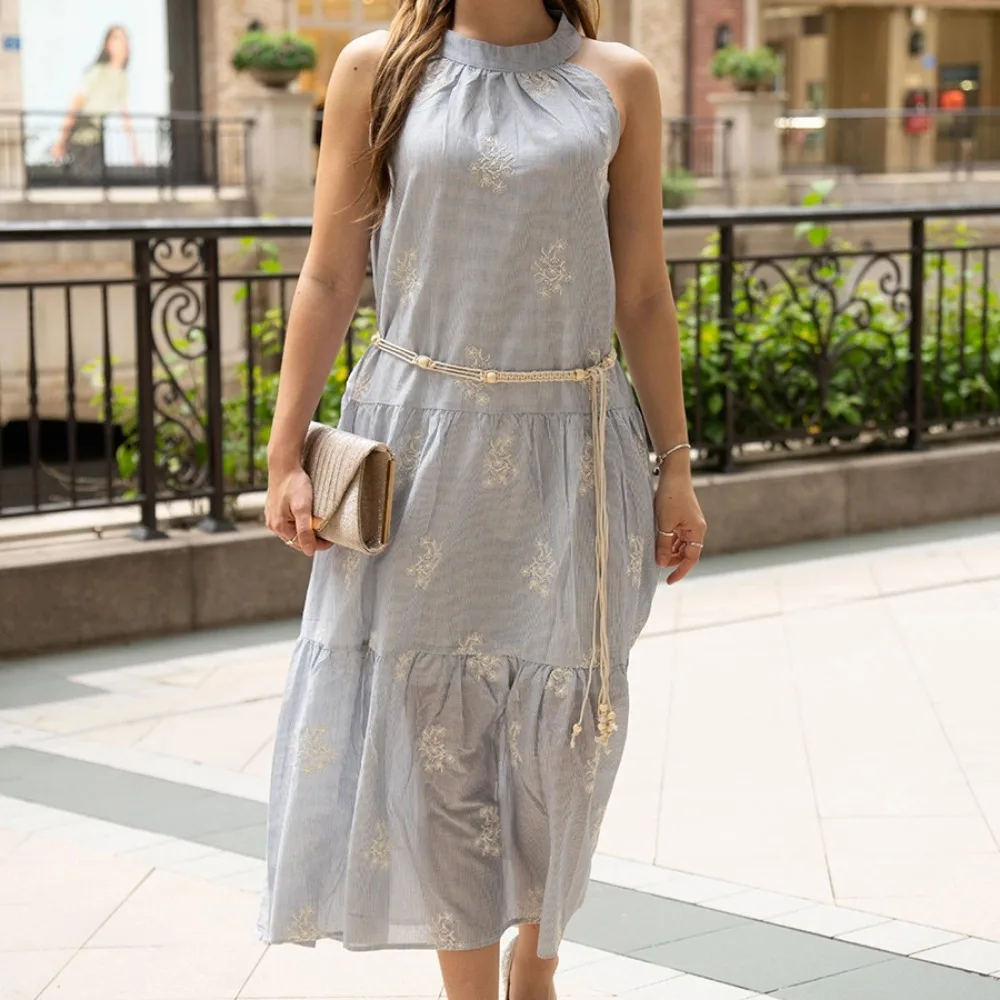 Abito francese elegante a righe floreali con ricamo all'americana Abito estivo longuette ampio senza maniche estivo da donna con cintura 2025