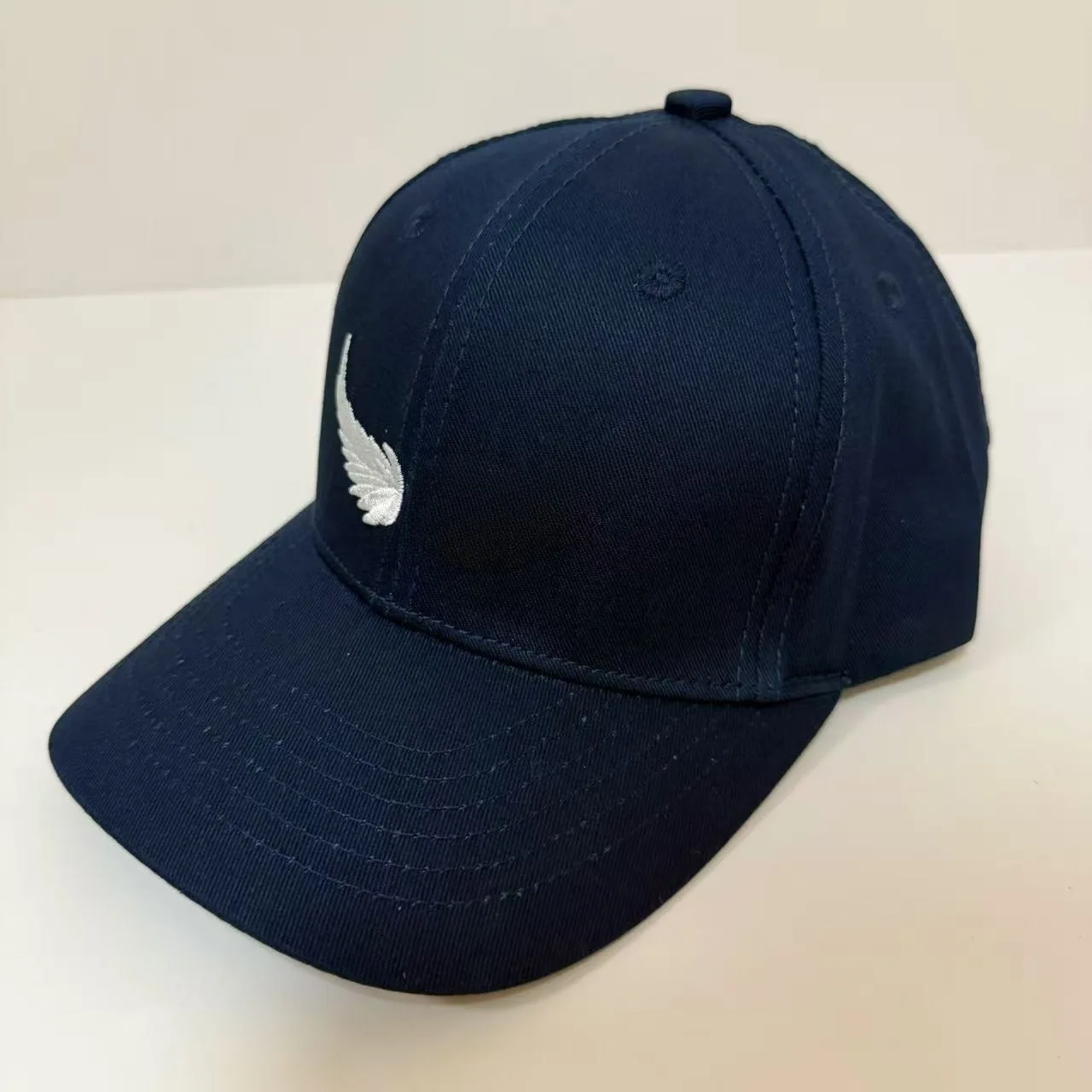 2025 جديد الصيف بلون المرأة zv قبعة بيسبول عادية الرياضة في الهواء الطلق قبعة للسيدات تصميم الرجعية القبعات المطرزة