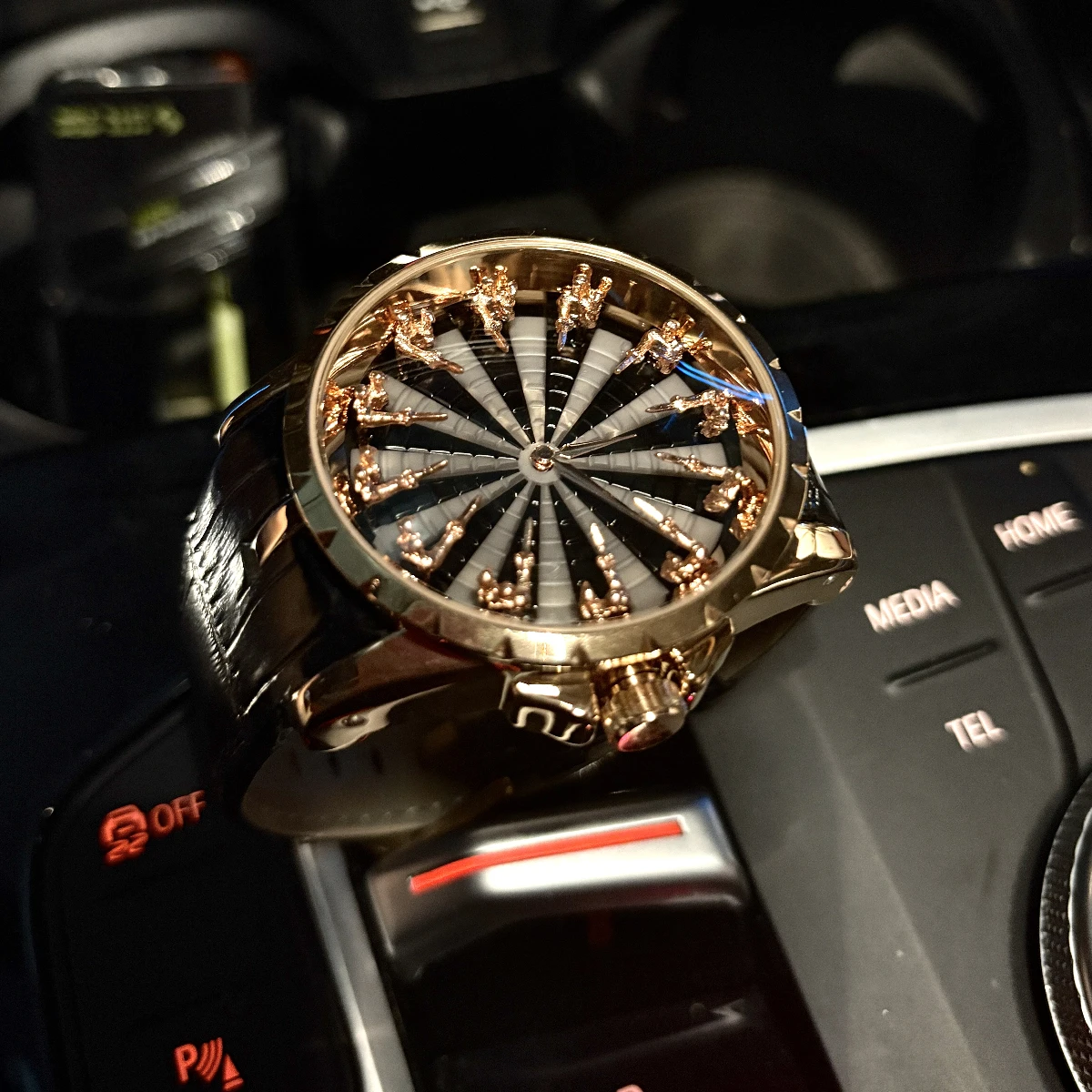 اثني عشر فرسان الأعمال الفاخرة ساعة رجالي مقاوم للماء الراقية ساعة رجالي الفولاذ المقاوم للصدأ موضة ساعة كوارتز ساعة رجالي Roun