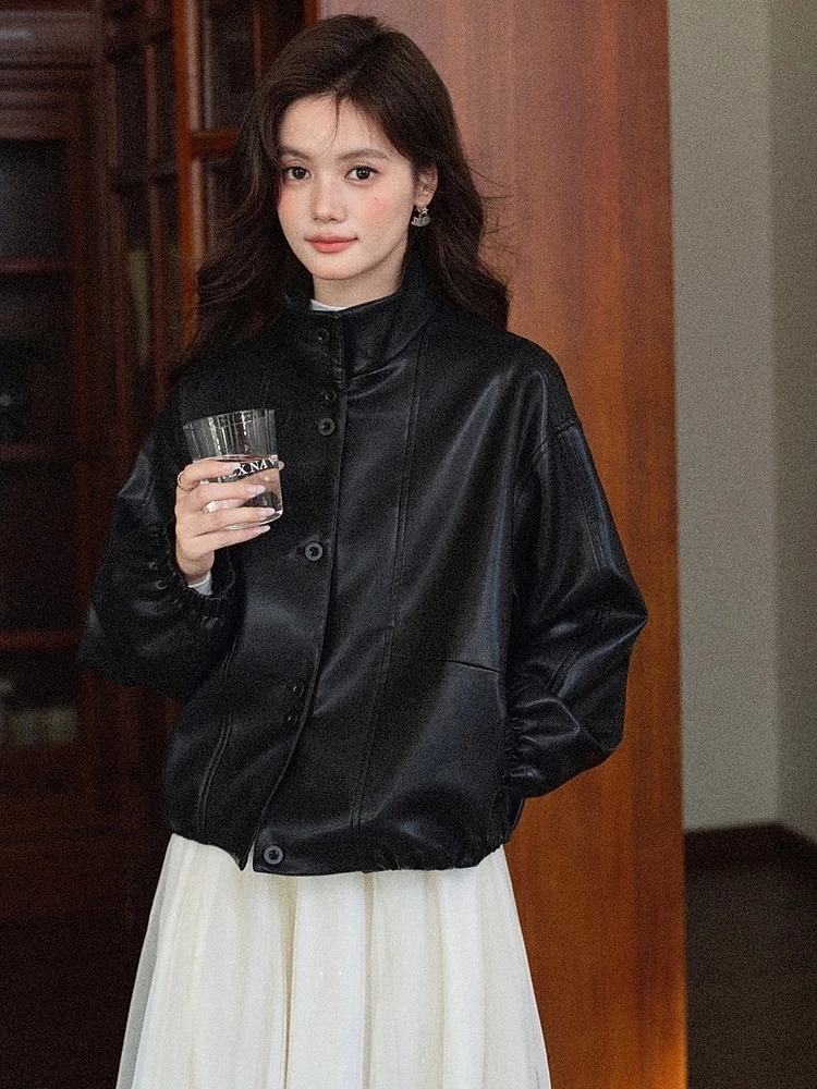 سترة جلدية سوداء للنساء من ALXNAN لخريف وشتاء 2025 سترات قصيرة غير رسمية فضفاضة معاطف أنيقة بكتف منسدل للسيدات L57938