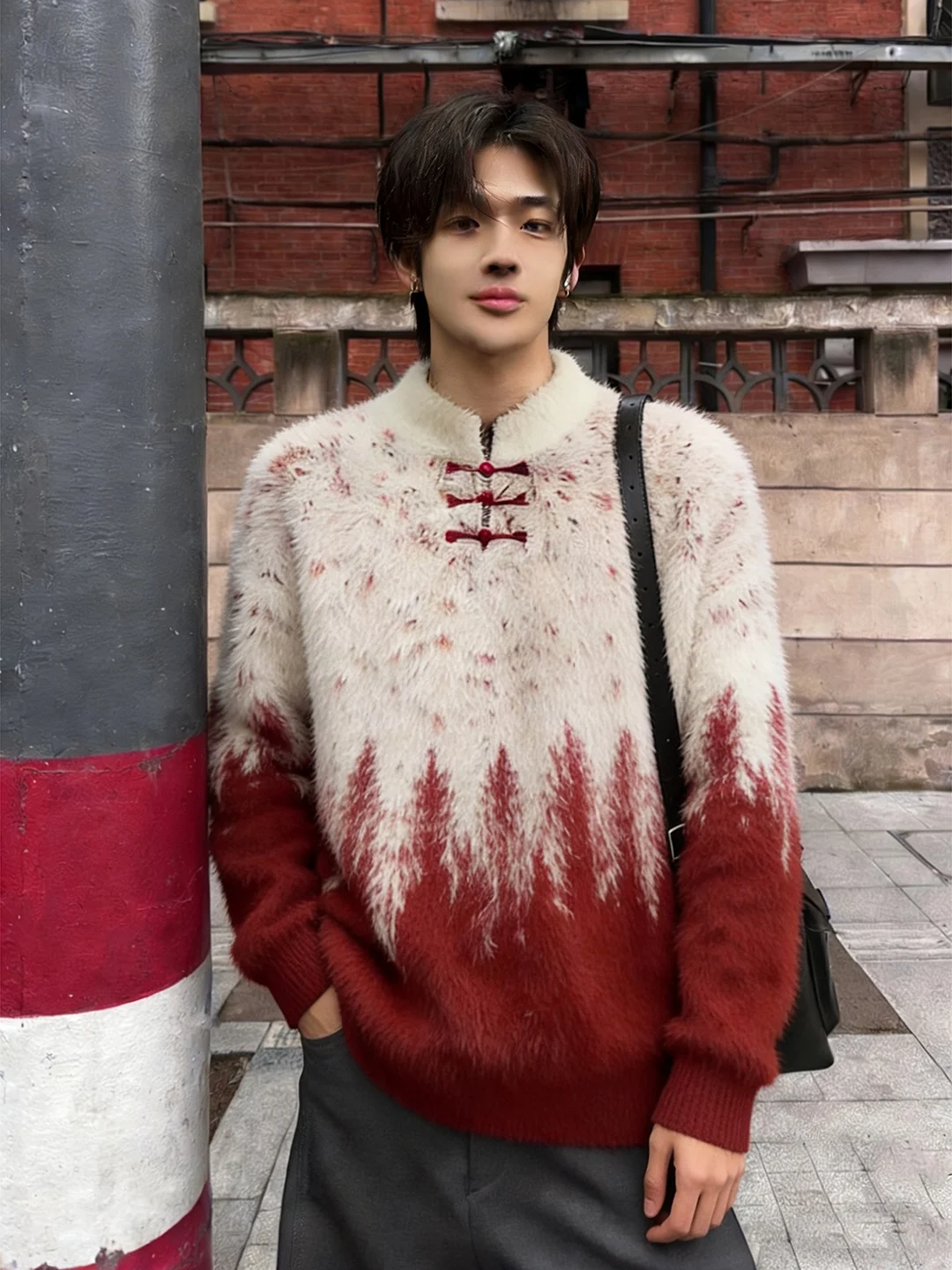 

Красный вязаный свитер с пуговицами и воротником для мужчин, зимняя коллекция, повседневная свободная модель, удобный крой