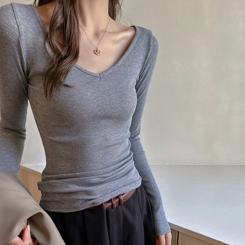 تي شيرت كوري رمادي نحيف بأكمام طويلة للنساء لربيع الخريف ورقبة على شكل V بلوفر أساسي للسيدات بلون سادة سترات مناسبة تمامًا #1
