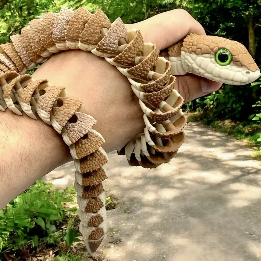 1Pc 3D Printed Articulated Poseable Realistic Snake Figurine Random Color Eyes Lifelike Scales Horror Desktop Ornament Halloween