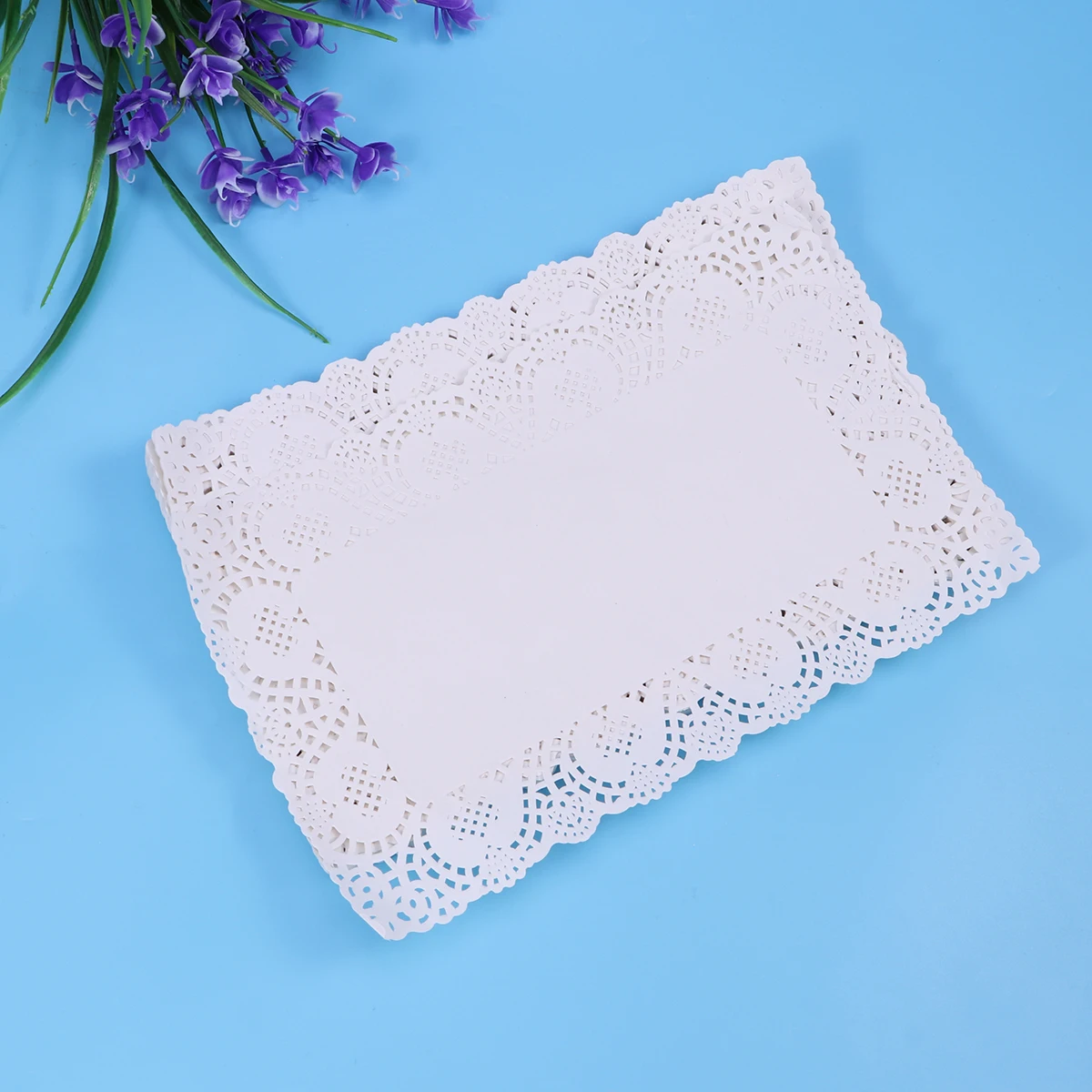 

140Pcs White Lace Paper Doilies Disposable Cake Doilies Oil Absorbing Decorative Placemats for Parties Birthdays Weddings
