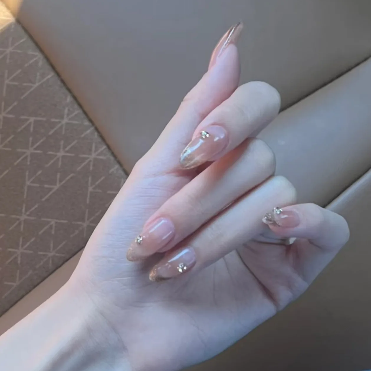 

10Pcs Handmade Oval Press On Nails Shiny Cat Eye Nude French Rhinestone Design Sweet Fake Nails Wearable Manicure Nails Art Tips