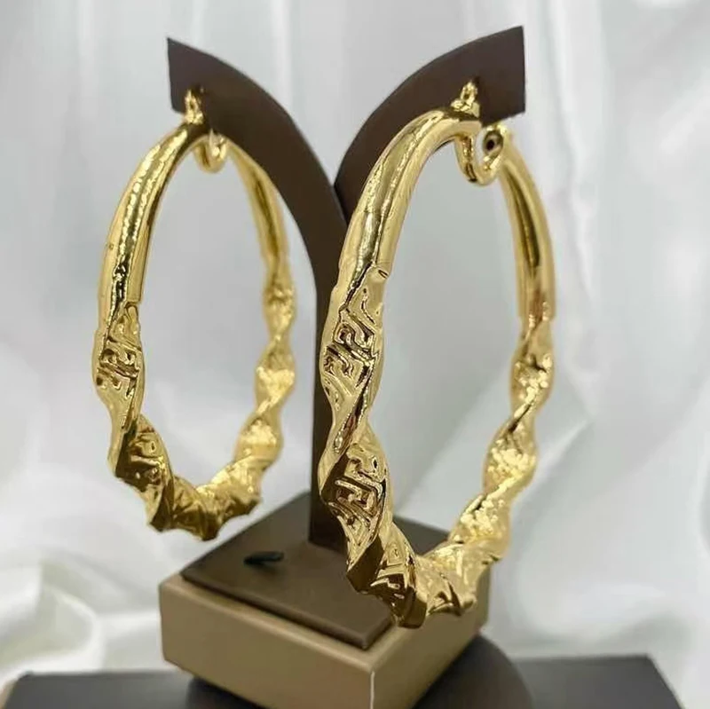 New Women Glossy Hollow Wavy Flower Shape Gold Hoop Earrings Large Open Frame Chunky Statement Dangle Earrings for Party Daily