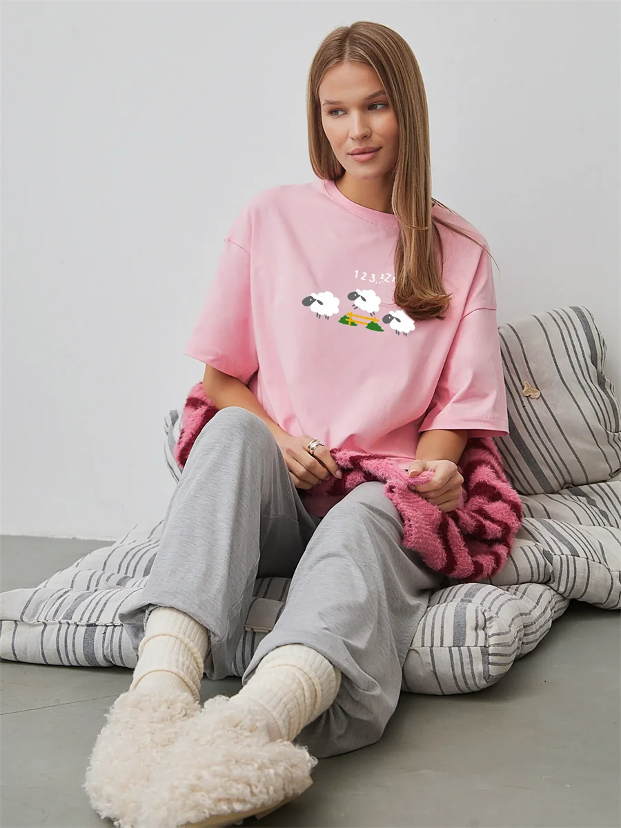 Chic Sweet Cute Counting Sheep Print Oversized Pink T-Shirt | Cute Sleepy Sheep Graphic Tee | Cozy Loungewear Top Holiday Loose