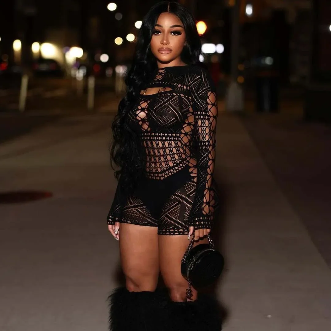 بذلة نسائية مثيرة بأكمام طويلة شفافة من خلال الزي بقماش شفاف مجوف للنوادي الليلية قصيرة