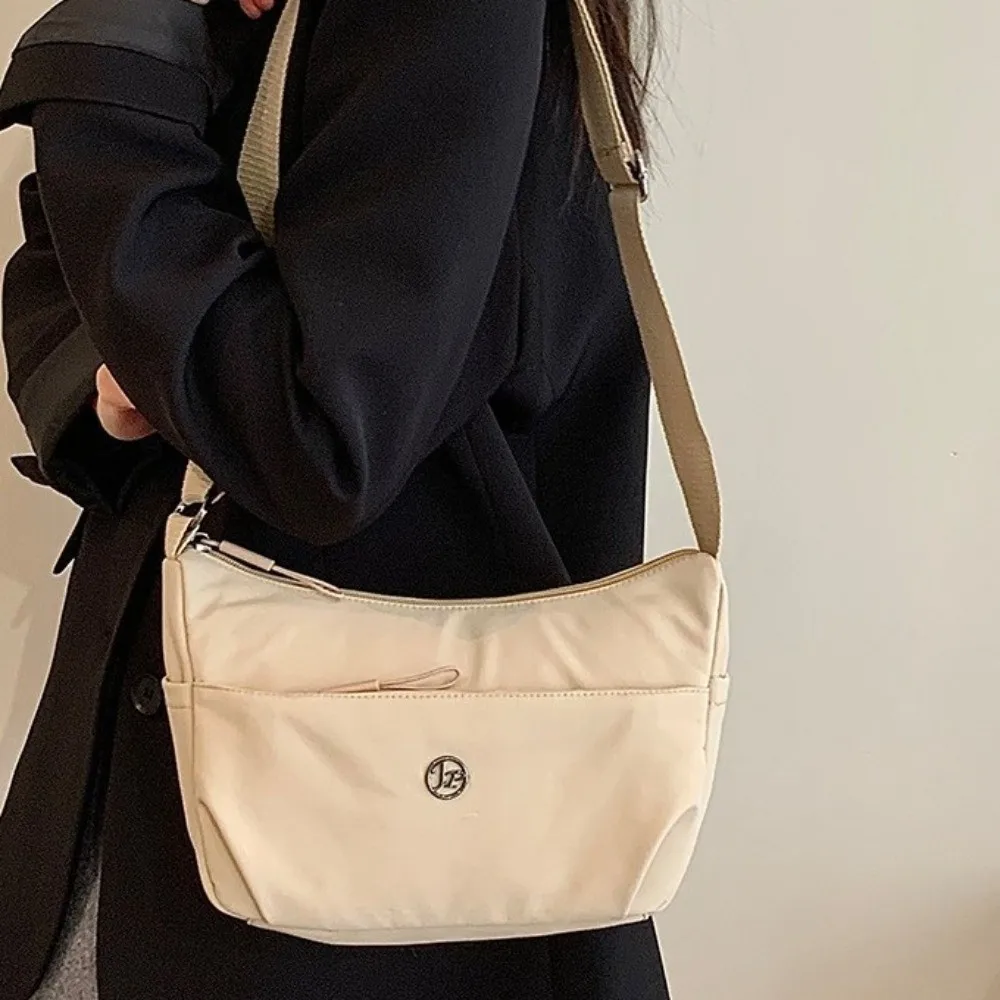 

Fashion Large Capacity Women Shoulder Bag Solid Color Pleated Crossbody Bag Nylon Versatile Messenger Bag Outdoor Use