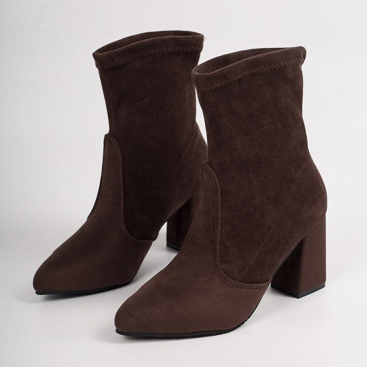 Herbst/Winter Damen-Stiefeletten mit dicken Absätzen und spitzer Spitze aus Wildleder. Modische rutschfeste Outdoor-Stiefel im europäischen und amerikanischen Stil – Detail 15
