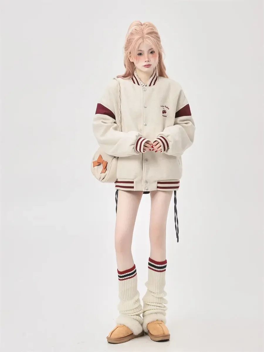 ​ 2025年シックなオーバーサイズグレーベースボールジャケット、レディースレトロパイロットコート、機能的なポケットと芸術的なステッチ付き ​