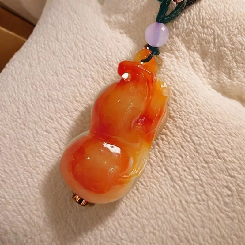 

Jadeite glutinous seed pure natural red jadeite gourd pendant jade material ice transparent water moisturizing fine carving