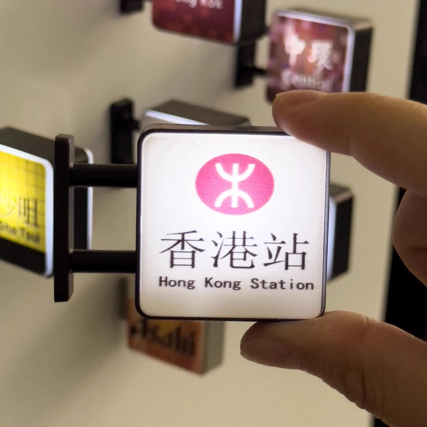 

Hong Kong Subway Station Signs Refrigerator Stickers Portable Bottom Magnetic Suction Luminous Home and Homestay Decoration