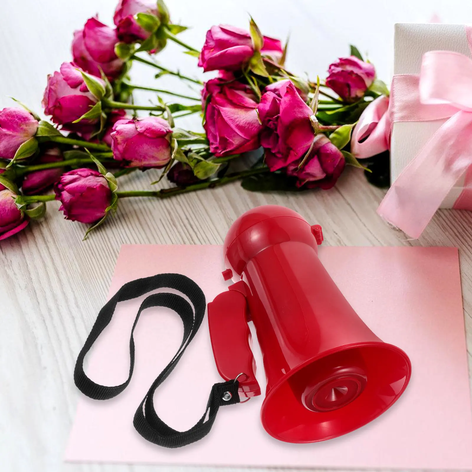 

Portable Red Megaphone Wedding Prop Loud Voice Amplifier for Grooms Events Cheer Party Noisemaker Groomsmen Accessory Festive