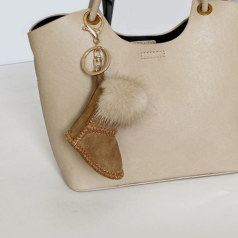 الفاخرة رقيق Pompom التمهيد الأحذية المفاتيح للنساء سيارة مفتاح سلسلة على ظهره إكسسوارات جذابة قلادة