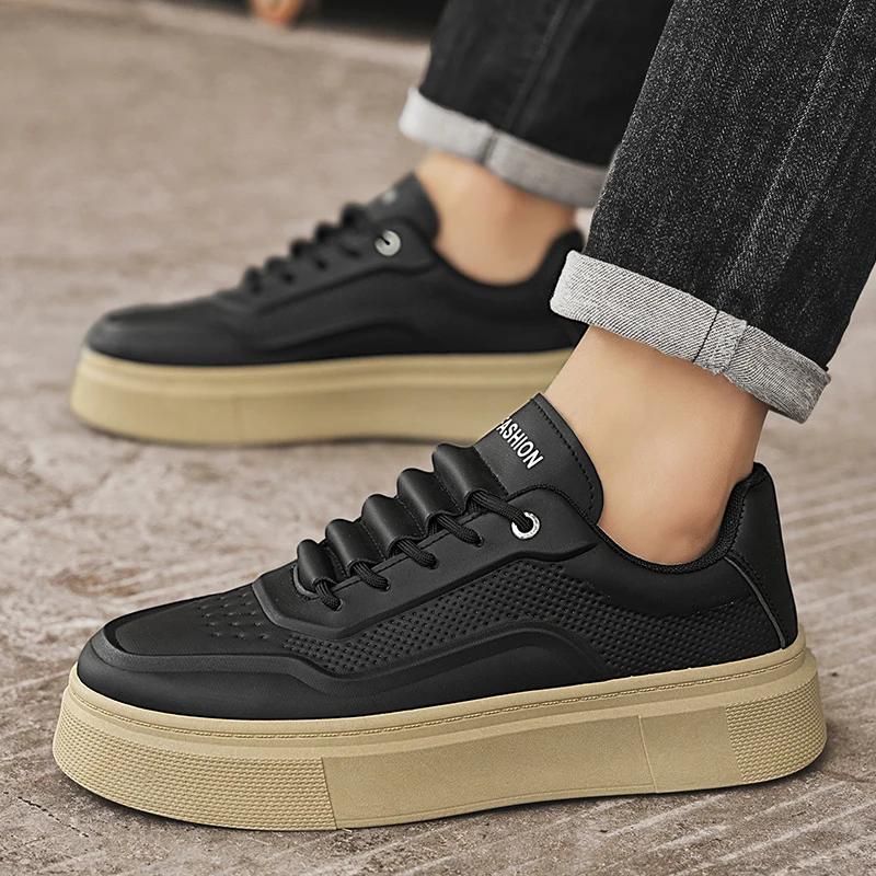 2025 新しいメンズシューズ革カジュアルシューズファッション加硫靴ロートップ男性カジュアルトレンディな靴フラットランニングスポーツシューズ