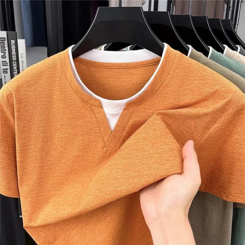 Herren-T-Shirt im Casual-Stil mit V-Ausschnitt und kontrastierender Innenfalte, bequemer Stoff, Kurzarm für Männer