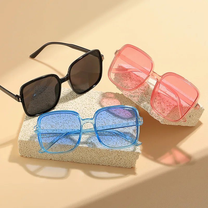 2026 Sun Fashion Trendy Women UV375 Protection Gradient Color Version Glasses For Men Street Photo