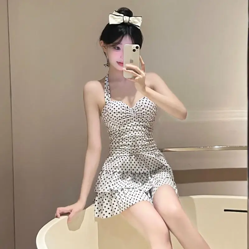 폴카 도트가 있는 한국 스타일 비키니 가슴 패드가 있는 새로운 수영복 리조트 온천에서 입기 좋은 여성용 달콤한 스타일의 수영복