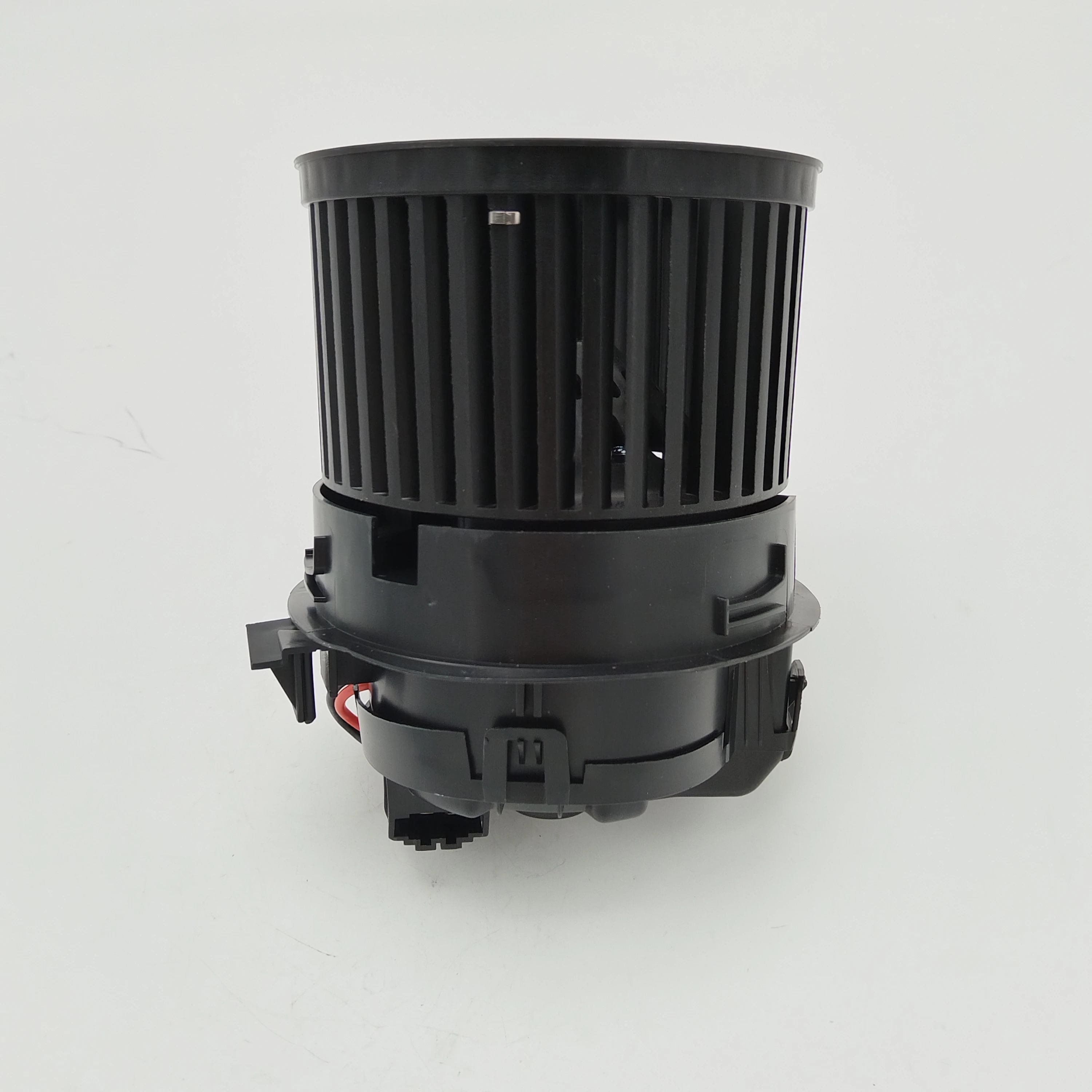 Left-Hand Drive Blower Motor Suitable for PEUGEOT 208/3008/C4 13- OE：87258 T73105A 1608182080 T1013140A VALEO715271