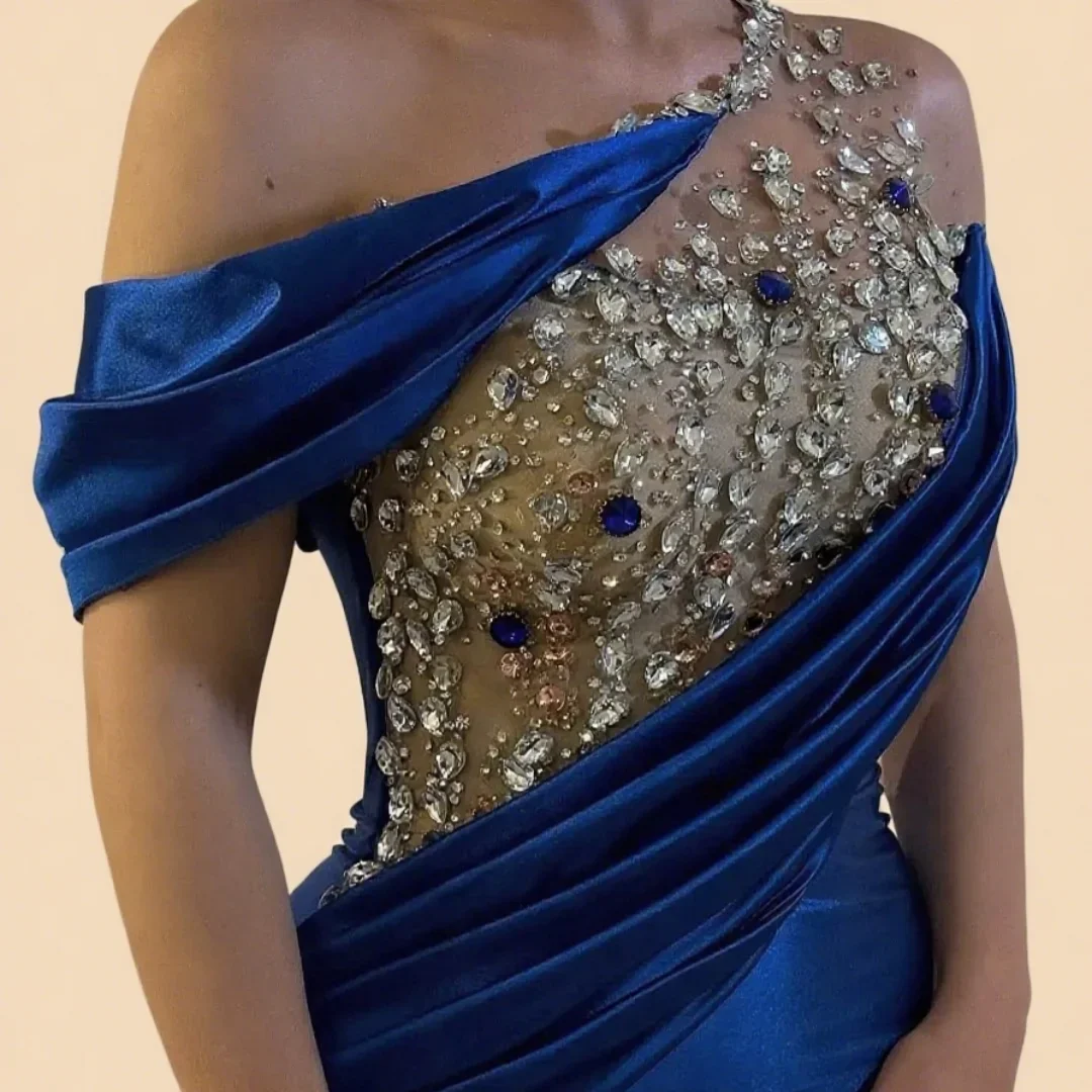 ที่กําหนดเองหรูหราซาตินเมอร์เมดคริสตัลปิดไหล่ชุดราตรีคุณภาพสูงความยาวชั้นพรหมชุดขนาดที่กําหนดเอง