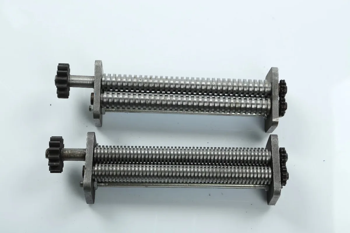 ماكينة صنع المعكرونة المسطحة اليدوية 180-4FXZC للاستخدام المنزلي لمحلات الطعام في الفنادق تتميز بمحمل عجينة البيتزا