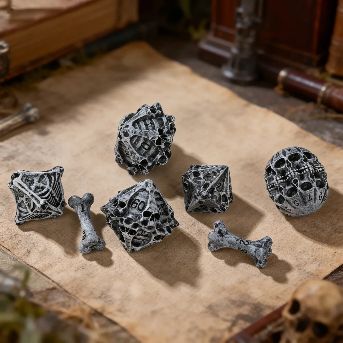 7-teiliges Set aus geschnitzten polyedrischen Würfeln im Knochen-Schädel-Design, Retro-Hohlskelett-Würfelsets für Tabletop-RPG-Party-Brettspiele – Detail 15