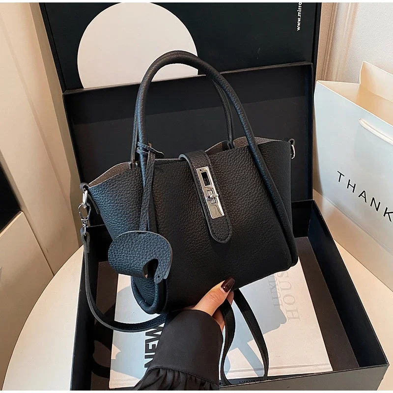 Koreanische Umhängetasche, weiche PU-Eimer-Handtasche, einfarbige Damen-Einkaufstasche mit großer Kapazität, Schultertasche für den täglichen Gebrauch – Detail 15