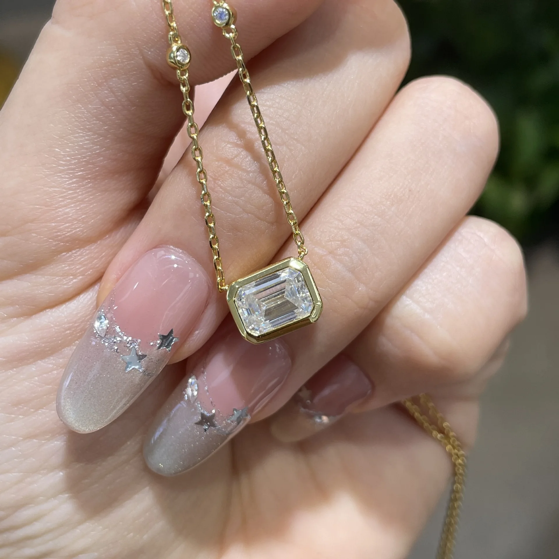 Ins style emerald cherry stone pendant, 925 silver collarbone chain necklace, light luxury, simple and versatile, wedding and engagement accessories, Valentine's Day/commemorative gifts, birthday gifts, anniversary gifts